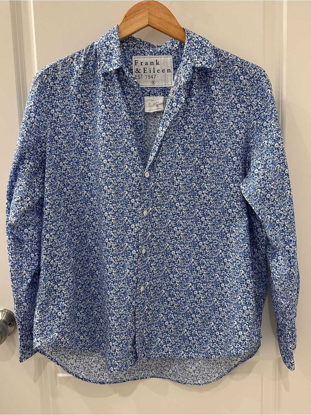Frank and Eileen “Eileen” Blue Floral Button-Up Shirt. Size S